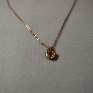 gorgeous gold knot necklace